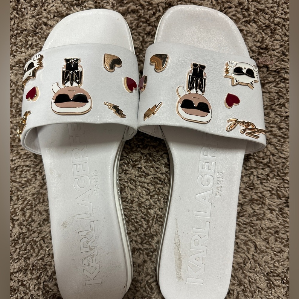 Karl Lagerfeld Paris embellish white slide sandal. Size 8